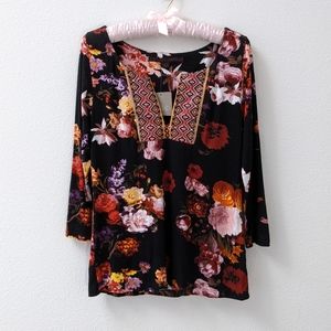 Anthropologie a common thread black floral embroidered henley size Medium NWT
